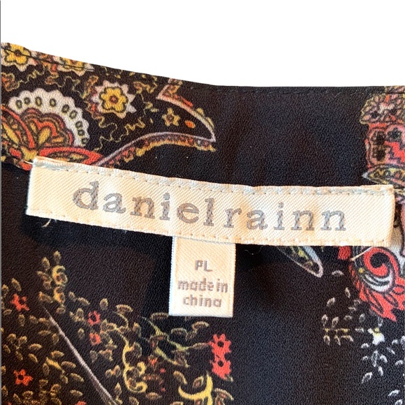 Daniel Rainn Cap Sleeve Popover Top  with V Neck & Pleating sz PL - Picture 3 of 9